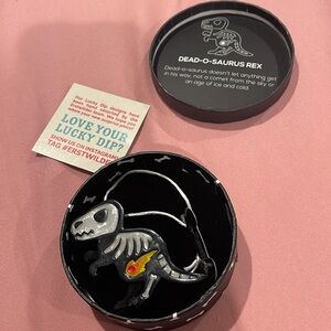 Dead-o-saurus Rex erstwilder brooch